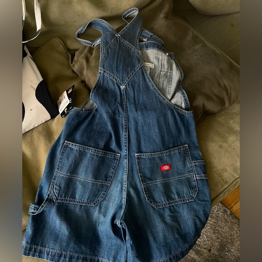 New dickies overall, not used. Size xs runs a little bit large!